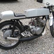 Suzuki T250 Cafe racer
