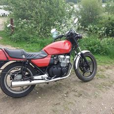 Suzuki GSX 400 F Katana