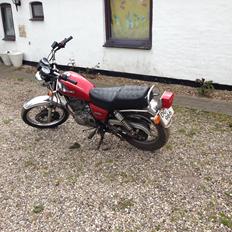 Suzuki GN 250 -solgt- 