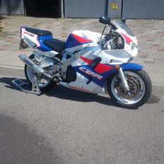 Honda CBR 900 RR SC28