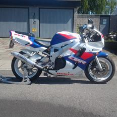 Honda CBR 900 RR SC28