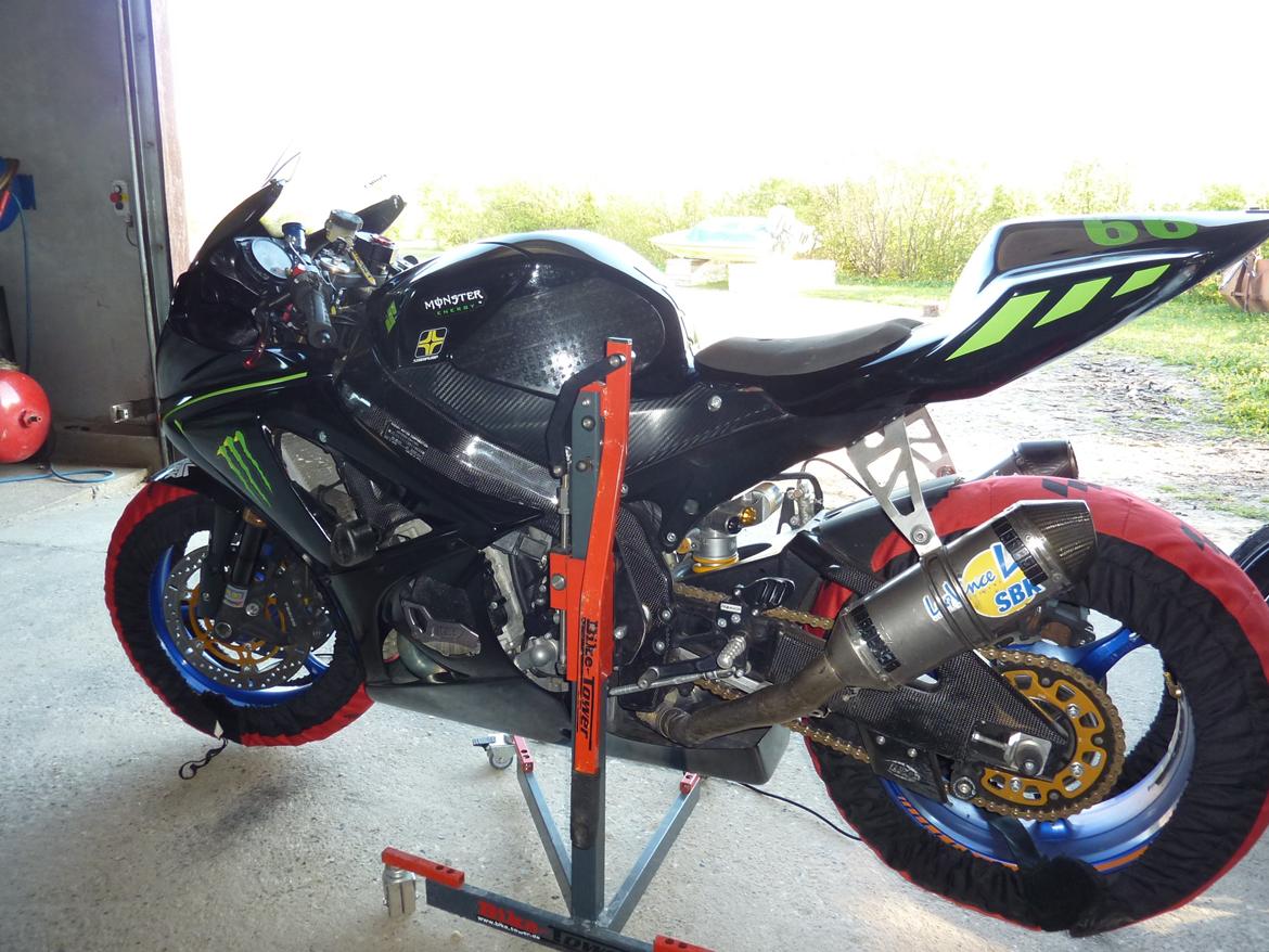 Suzuki gsxr 1000 k8 FIM Superstock billede 3