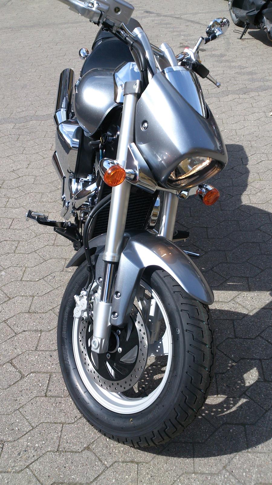 Suzuki M 800 billede 1