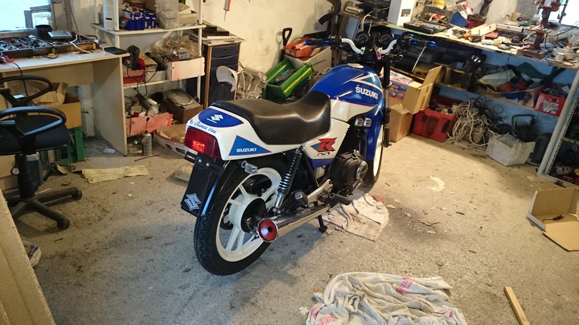 Suzuki GSX 250S SOLGT billede 10