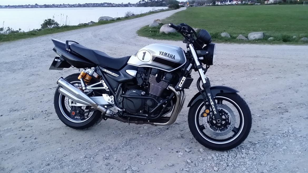 Yamaha XJR 1300 "SOLGT" - Så mangles der lige et par spejle,  3. gang er jo som bekendt lykkens gang.  billede 36