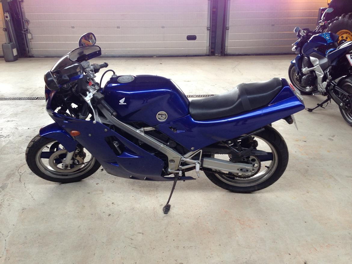 Honda Vfr 400 R NC 21 billede 2