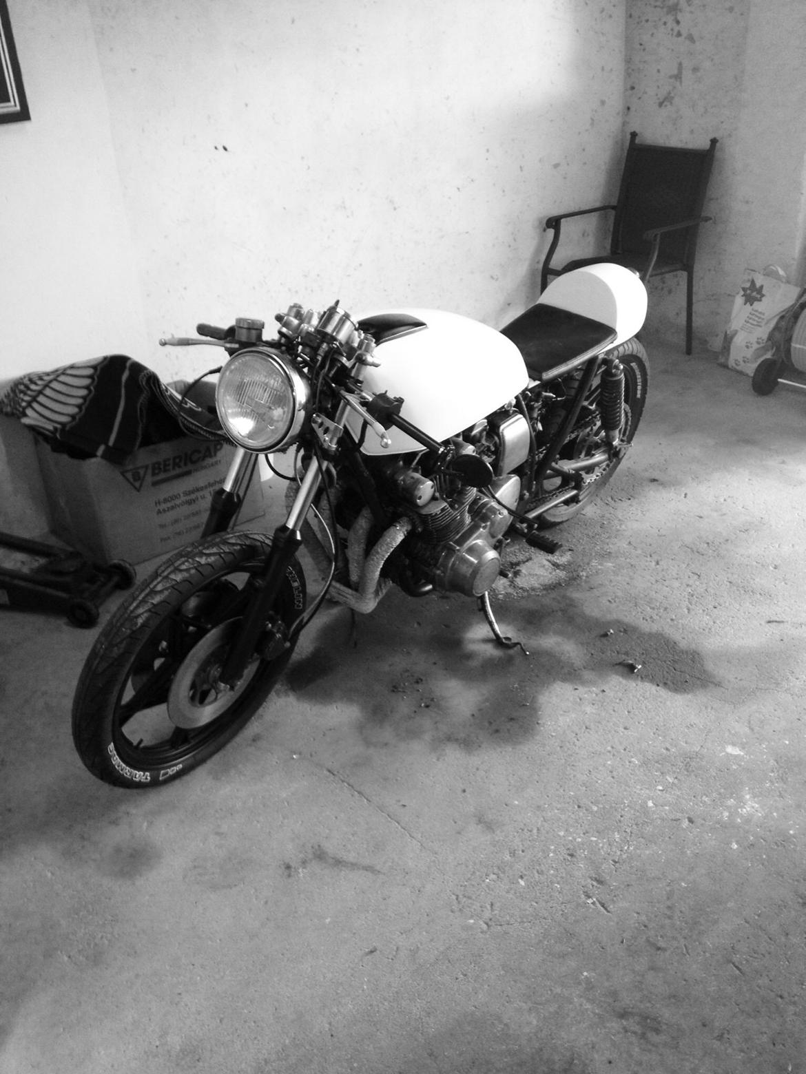 Suzuki GS750 Café Racer billede 4