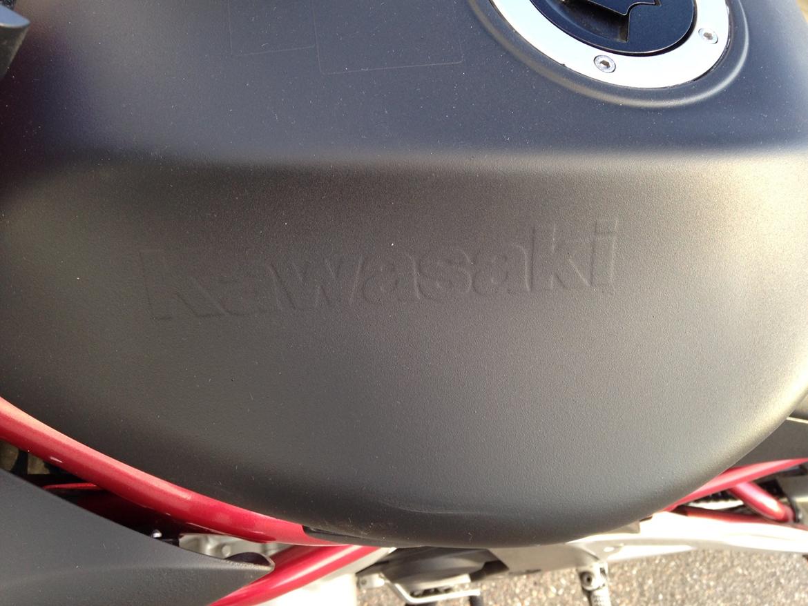 Kawasaki ER-6N - Fik høvl for dovenskaben, men synes det giver en fed 3D effekt! billede 8