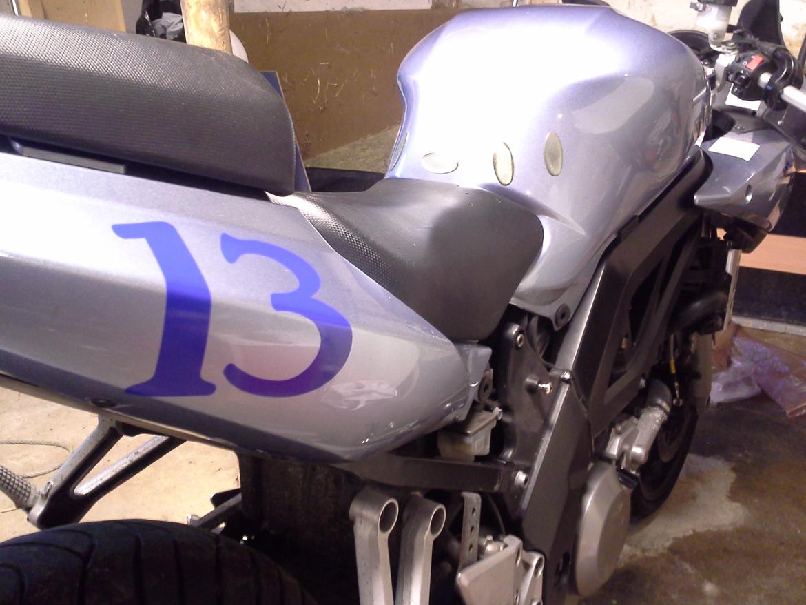 Suzuki SV 650 S K6 - Lidt race skal der vel være over det - om så det kun er numre. ;-) billede 8