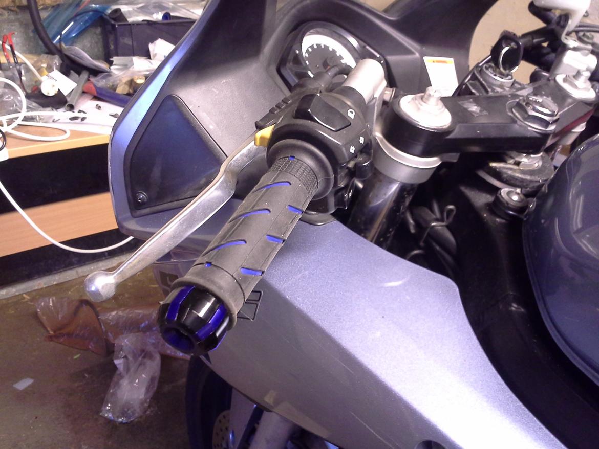 Suzuki SV 650 S K6 - Håndtag fra ProGrip og styrender fra Hong Kong. billede 10