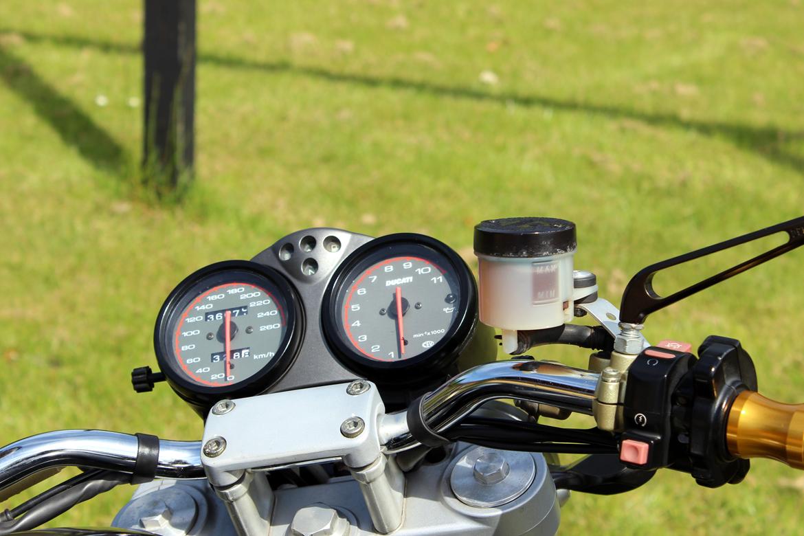 Ducati Monster 900 Dark ie billede 10