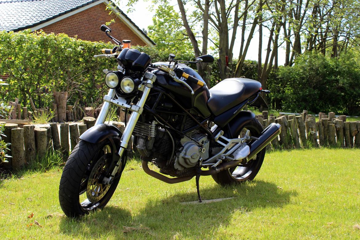 Ducati Monster 900 Dark ie - Gammelt look, købt sådan, kørt 1. sæson sådan der, og så blev den malet og bygget tilbage med forlygten!! billede 6