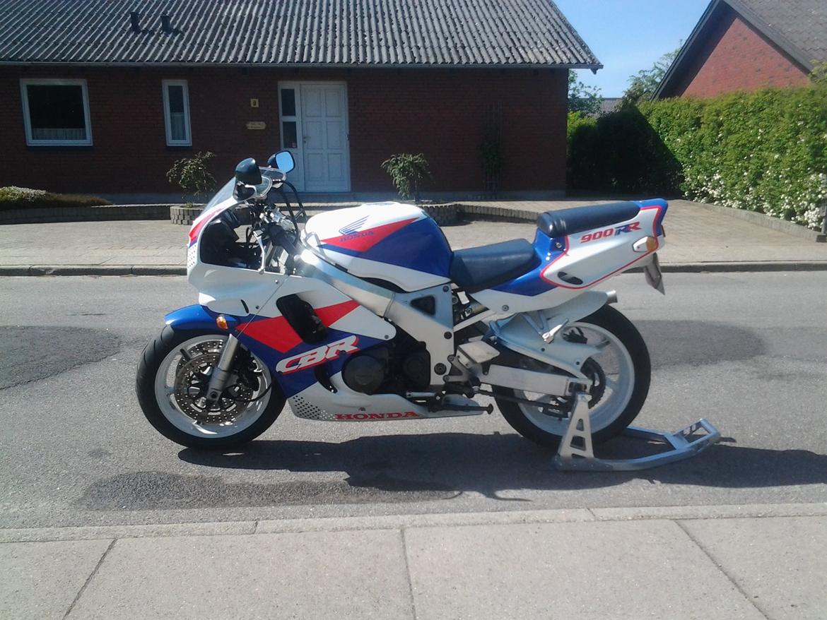 Honda CBR 900 RR SC28 billede 2