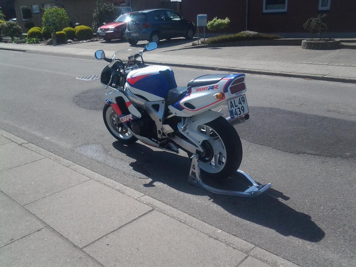 Honda CBR 900 RR SC28 billede 8