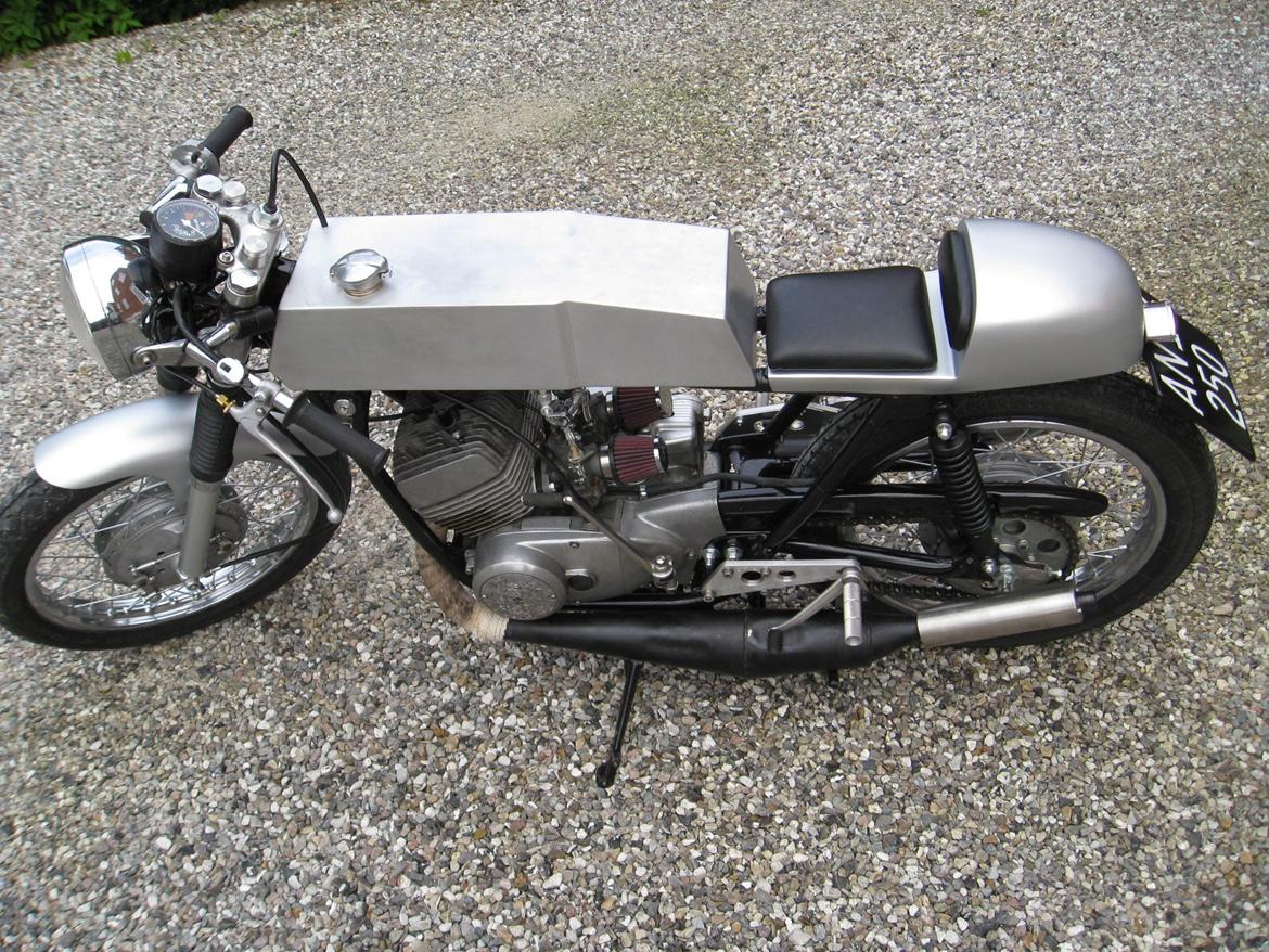 Suzuki T250 Cafe racer billede 2