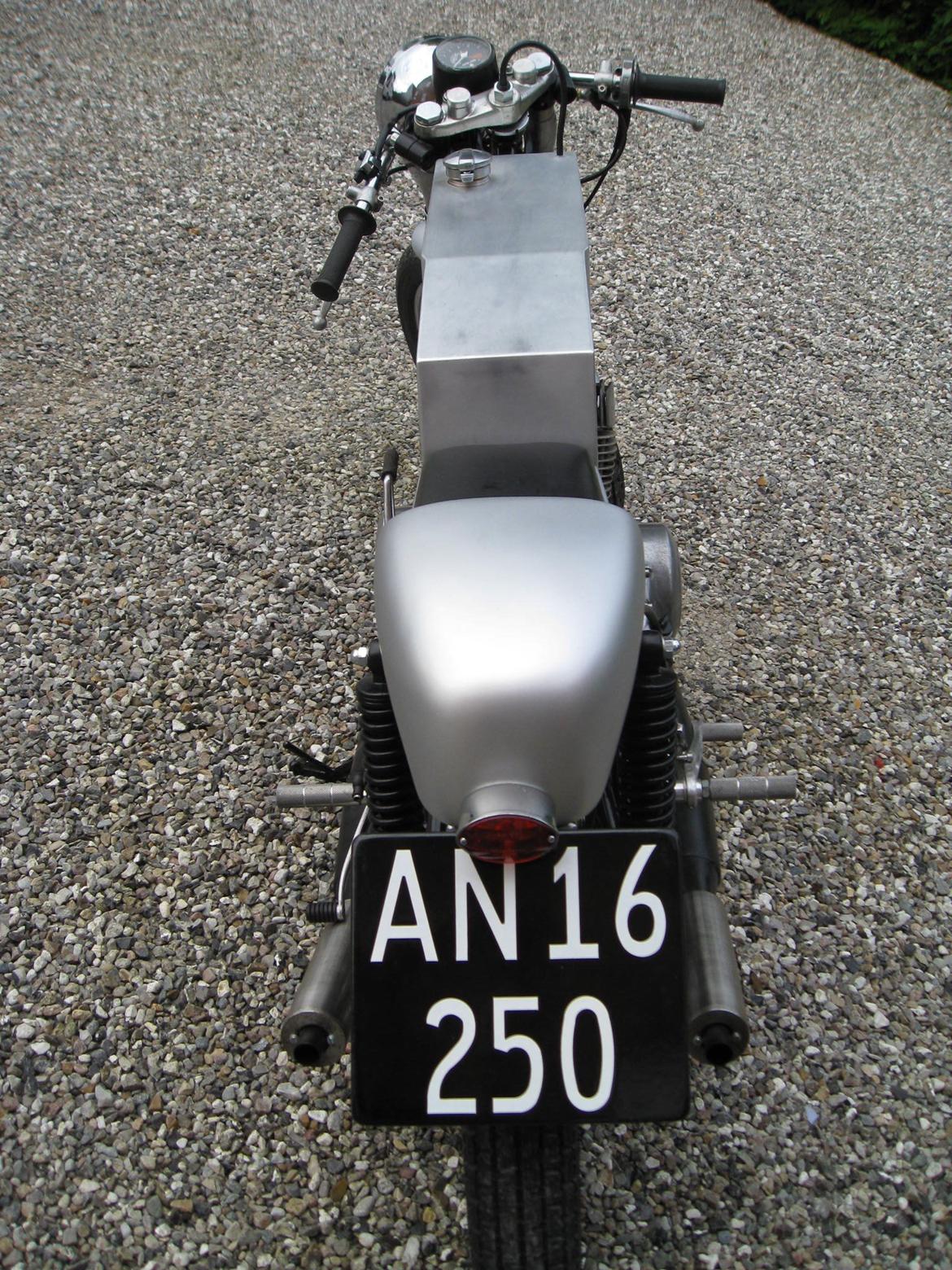 Suzuki T250 Cafe racer billede 3