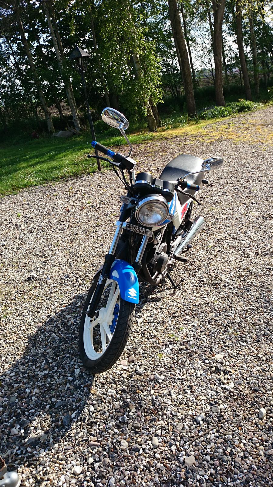 Suzuki GSX 250S SOLGT billede 3