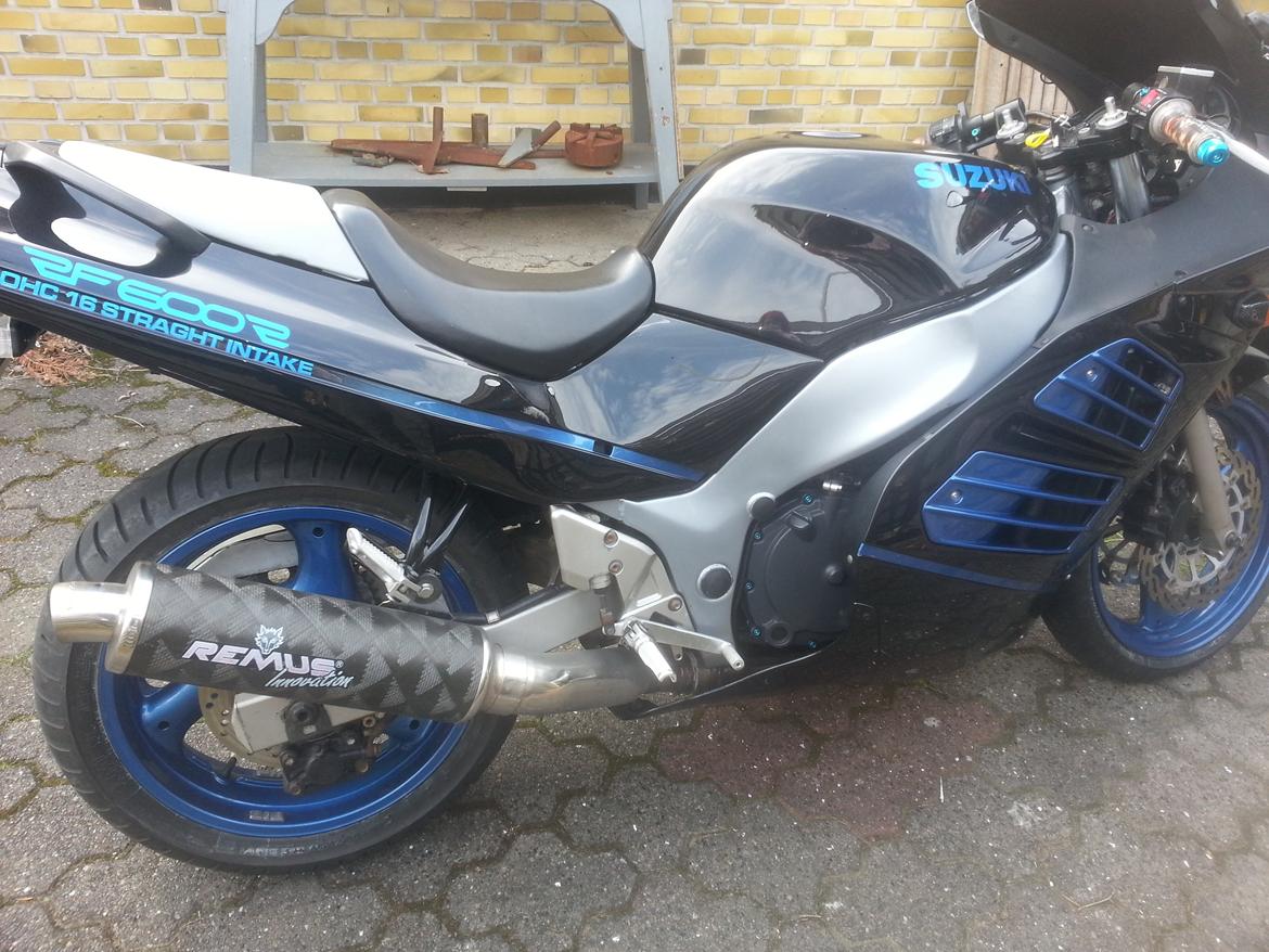 Suzuki RF 600 R - Ny lakering :) billede 4