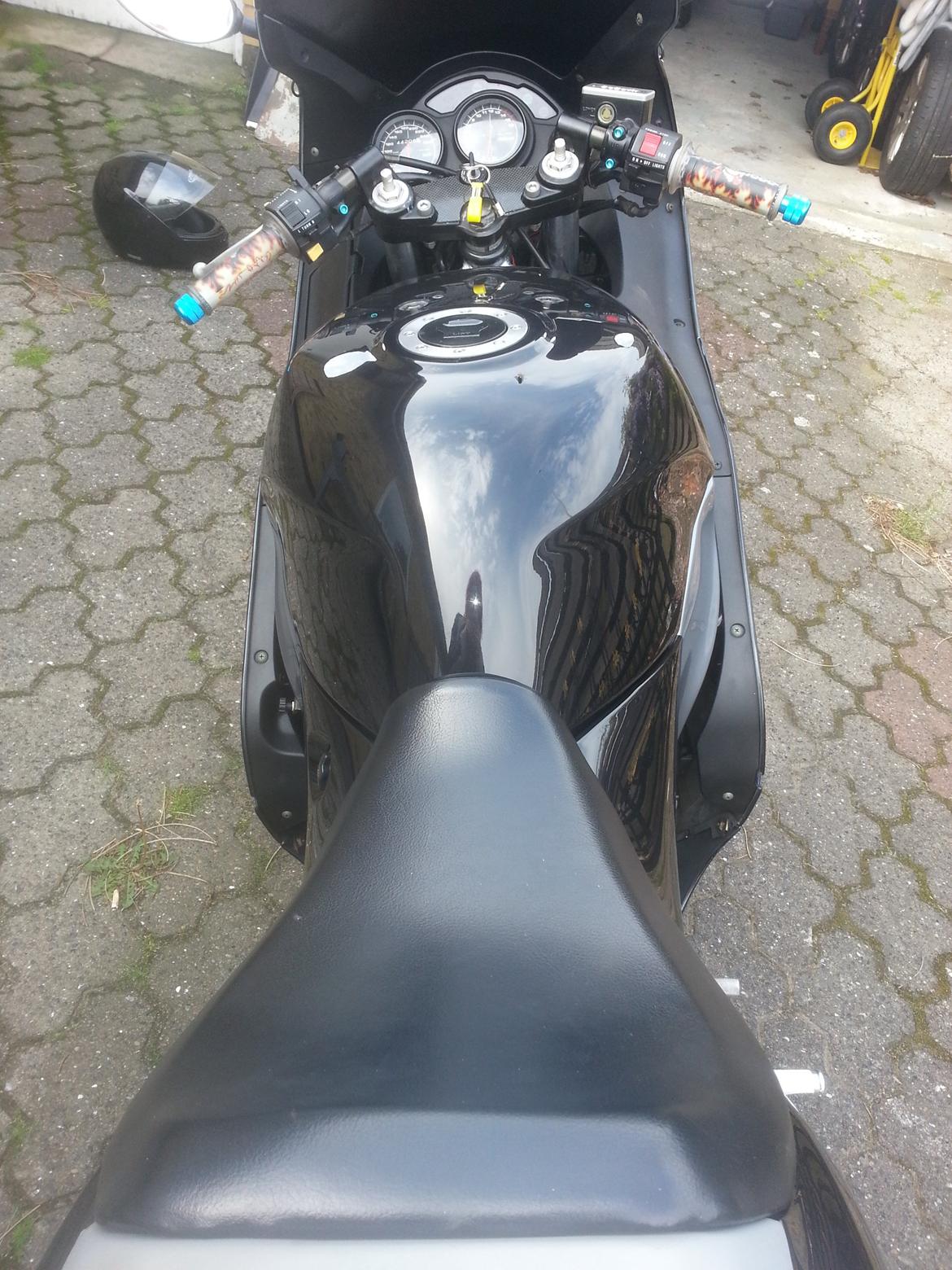 Suzuki RF 600 R billede 9