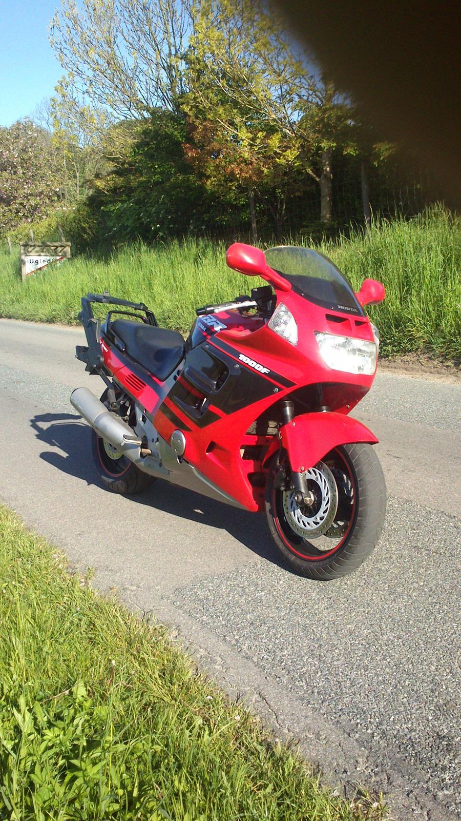 Honda CBR 1000 F billede 2