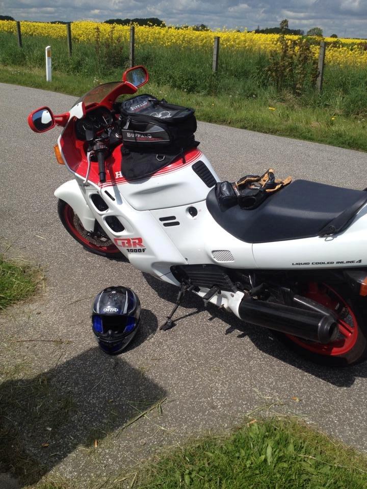 Honda CBR 1000f sc21 billede 2