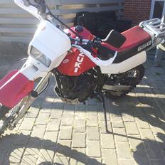 Suzuki DR 650 R