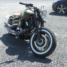 Yamaha 1100 dragstar "bobber"