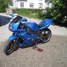 Yamaha FZR 600