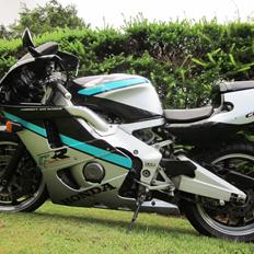 Honda CBR 400RR NC-29