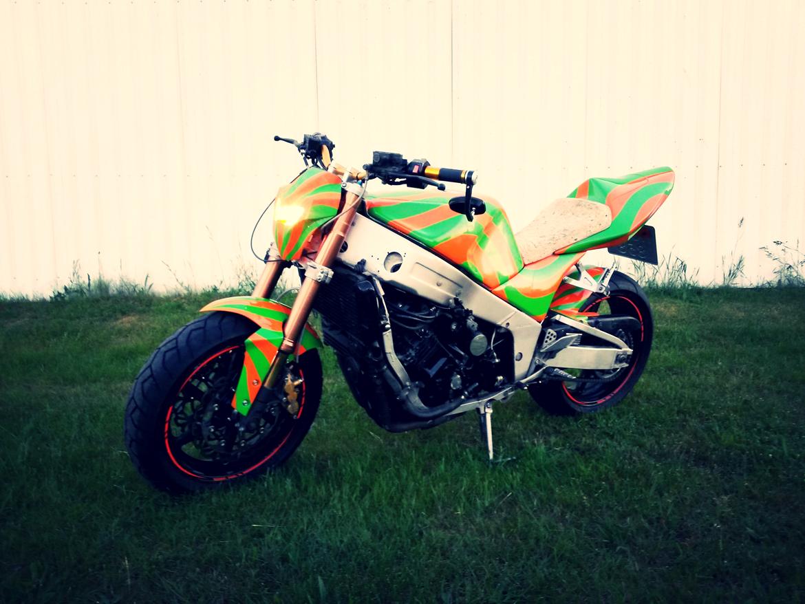 Yamaha FZR750r Bolche Fighter billede 2