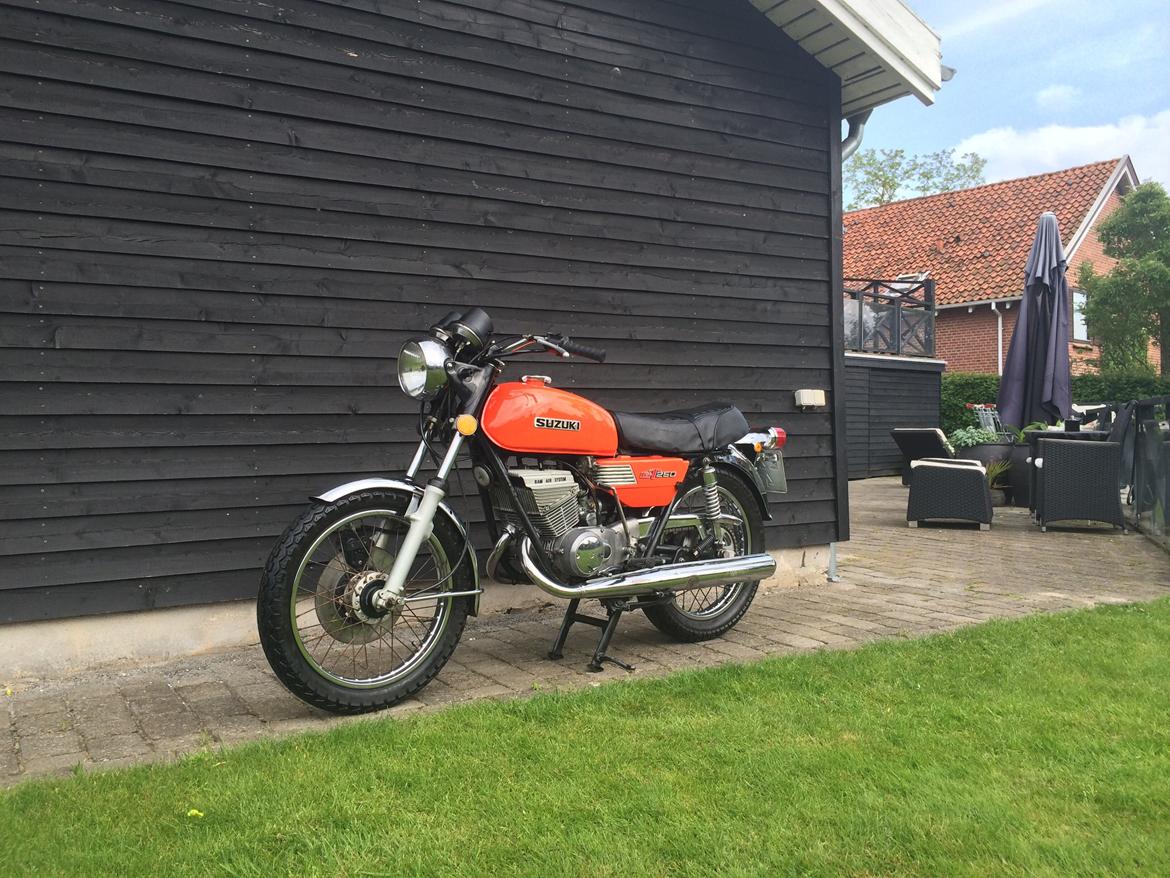 Suzuki GT 250 (solgt) billede 1