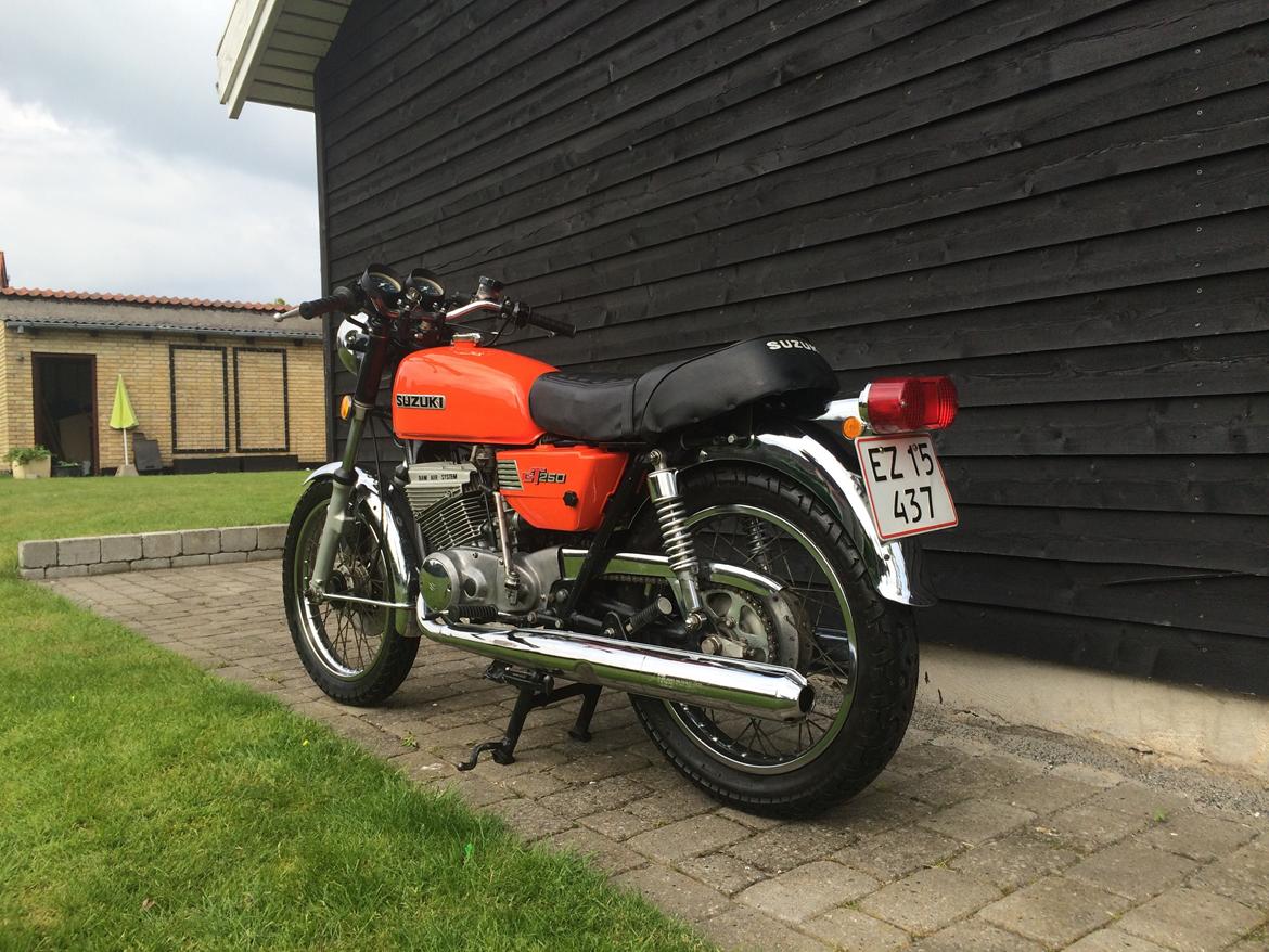 Suzuki GT 250 (solgt) billede 2