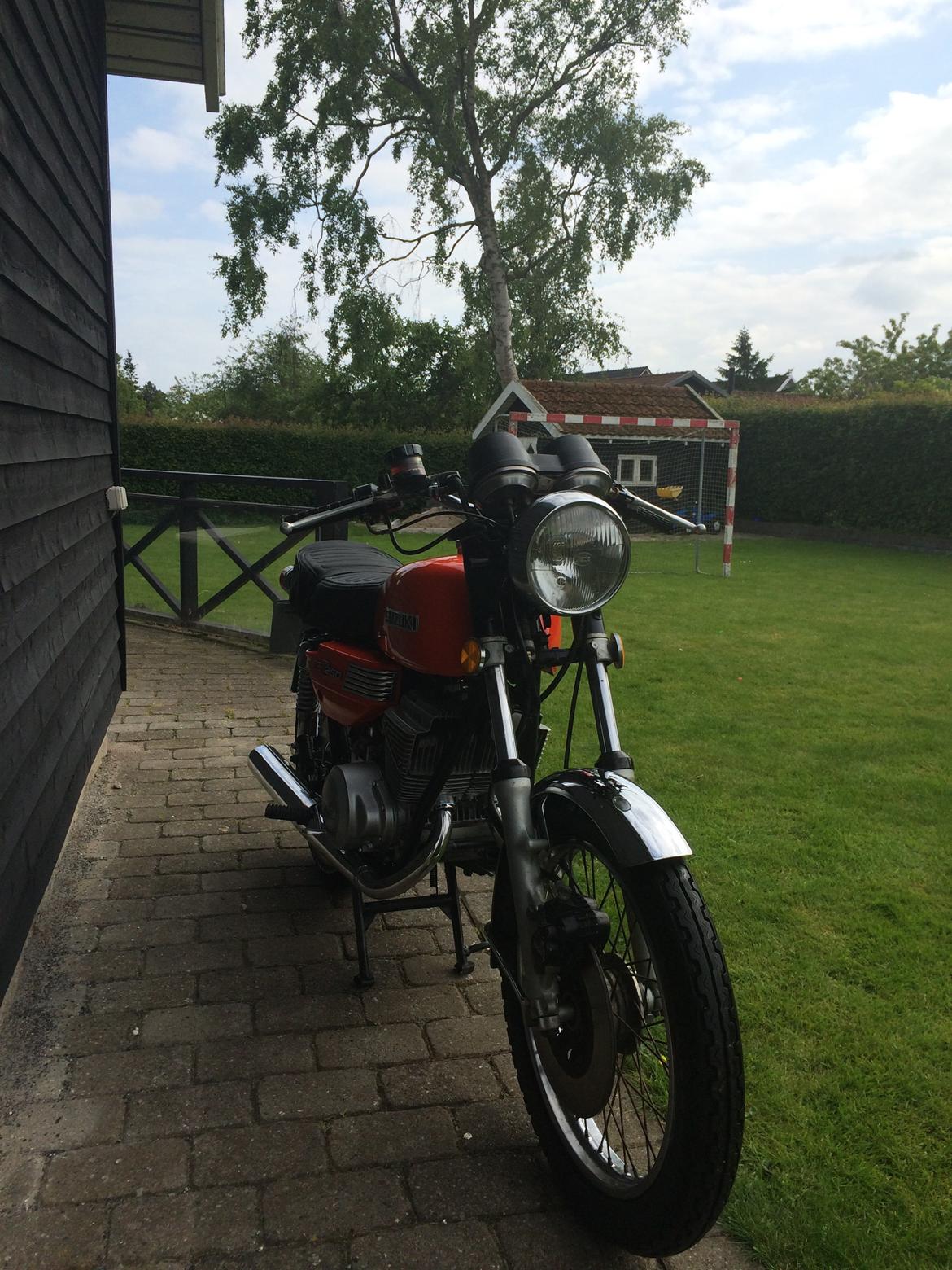 Suzuki GT 250 (solgt) billede 5