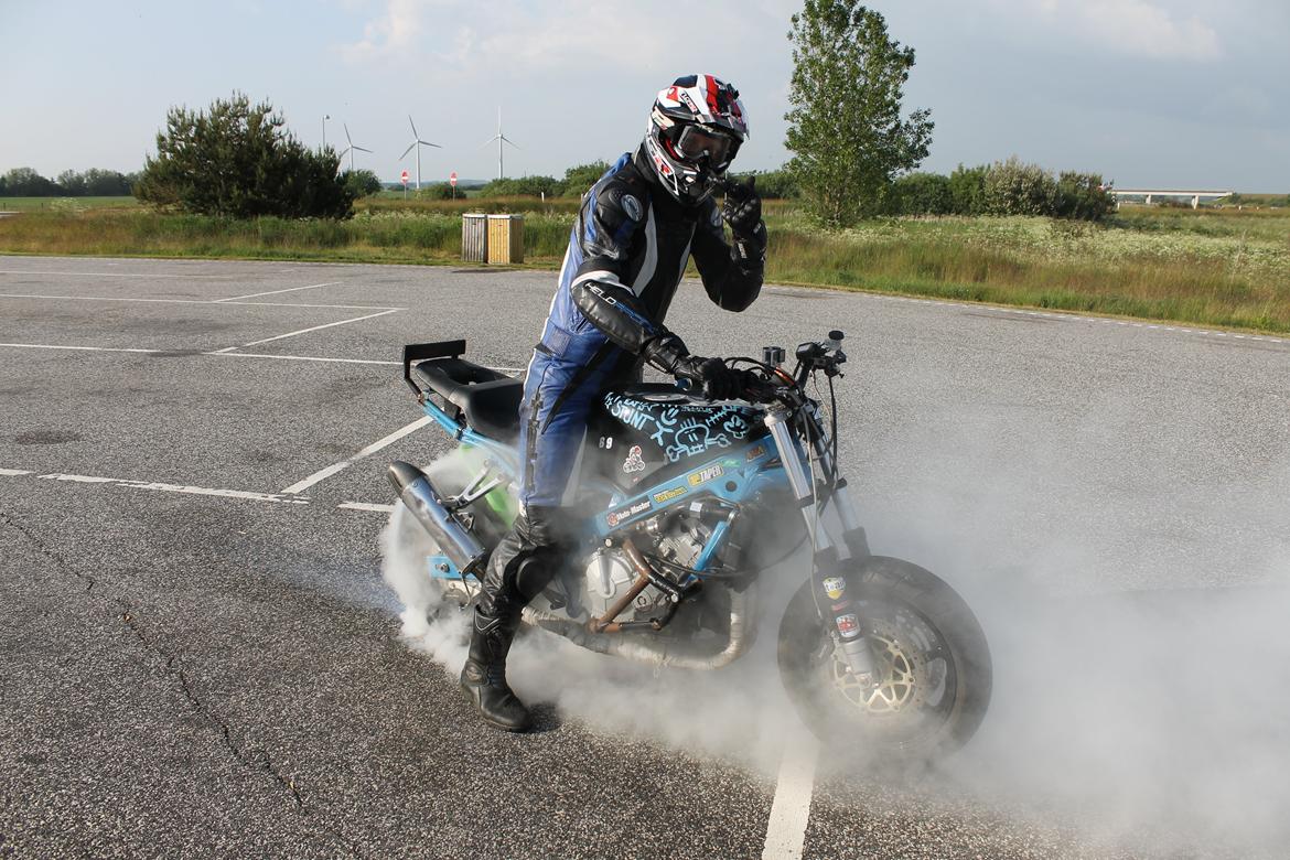 Honda CBR 600 stuntcykel billede 16