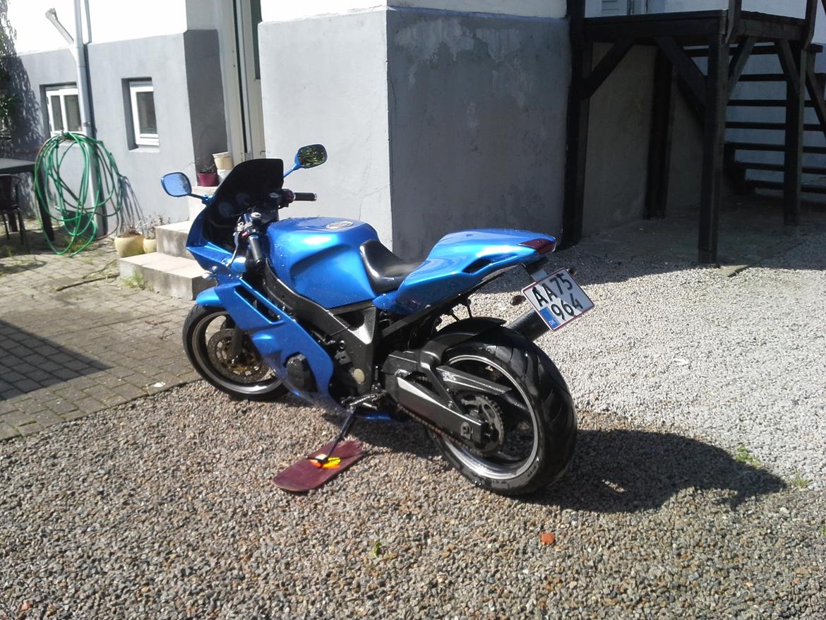 Yamaha FZR 600 billede 3