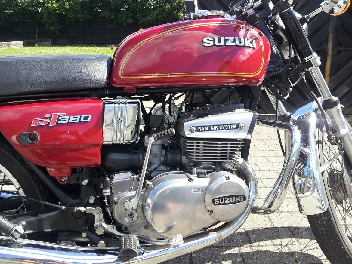 Suzuki GT380/solgt billede 2