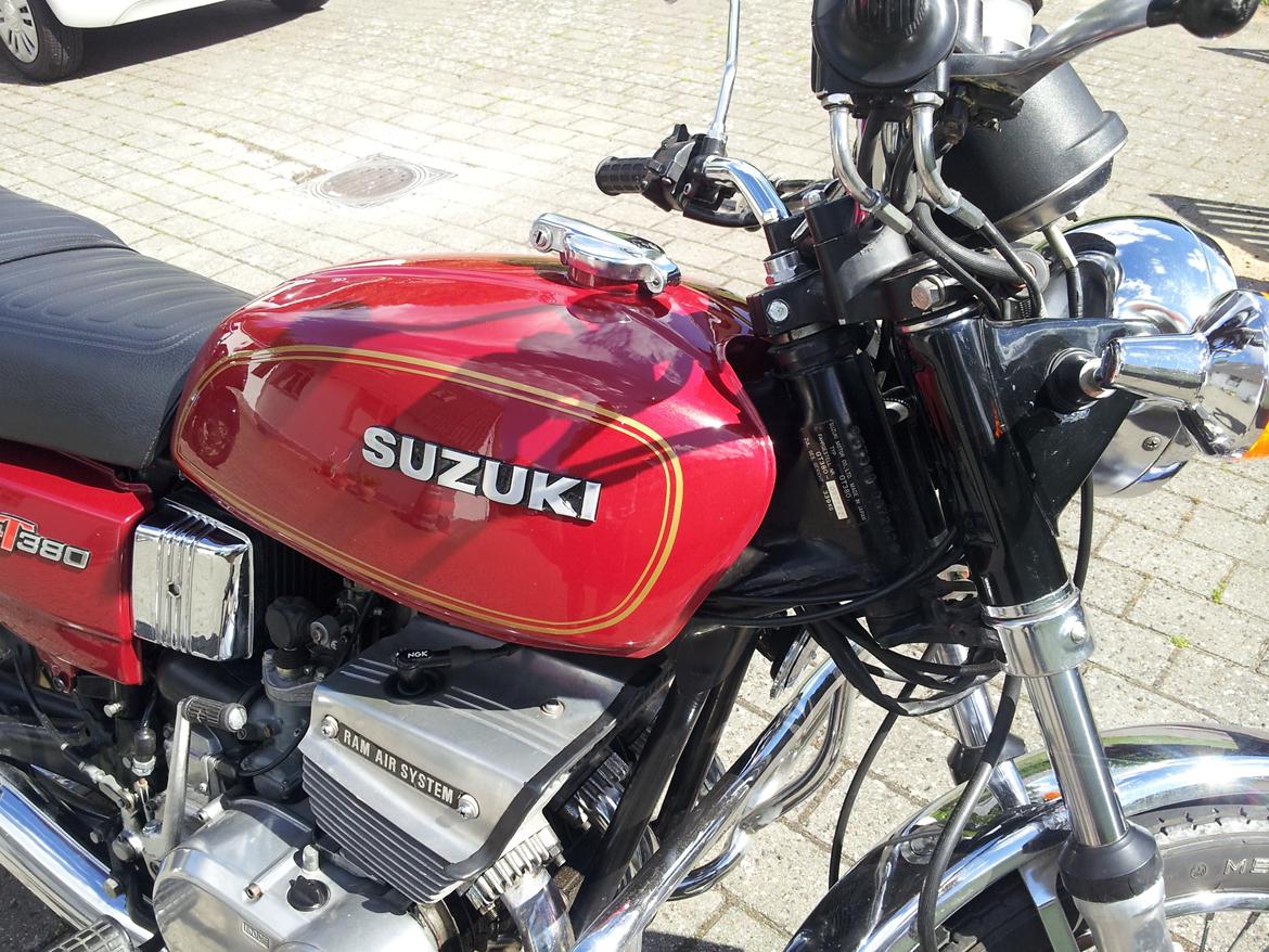 Suzuki GT380/solgt billede 4