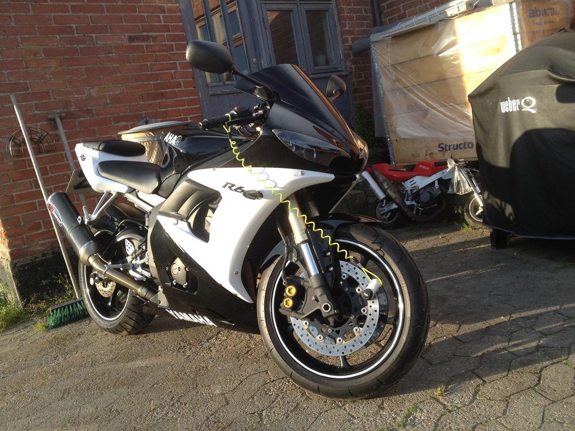 Yamaha R6 Black'n'White solgt billede 2