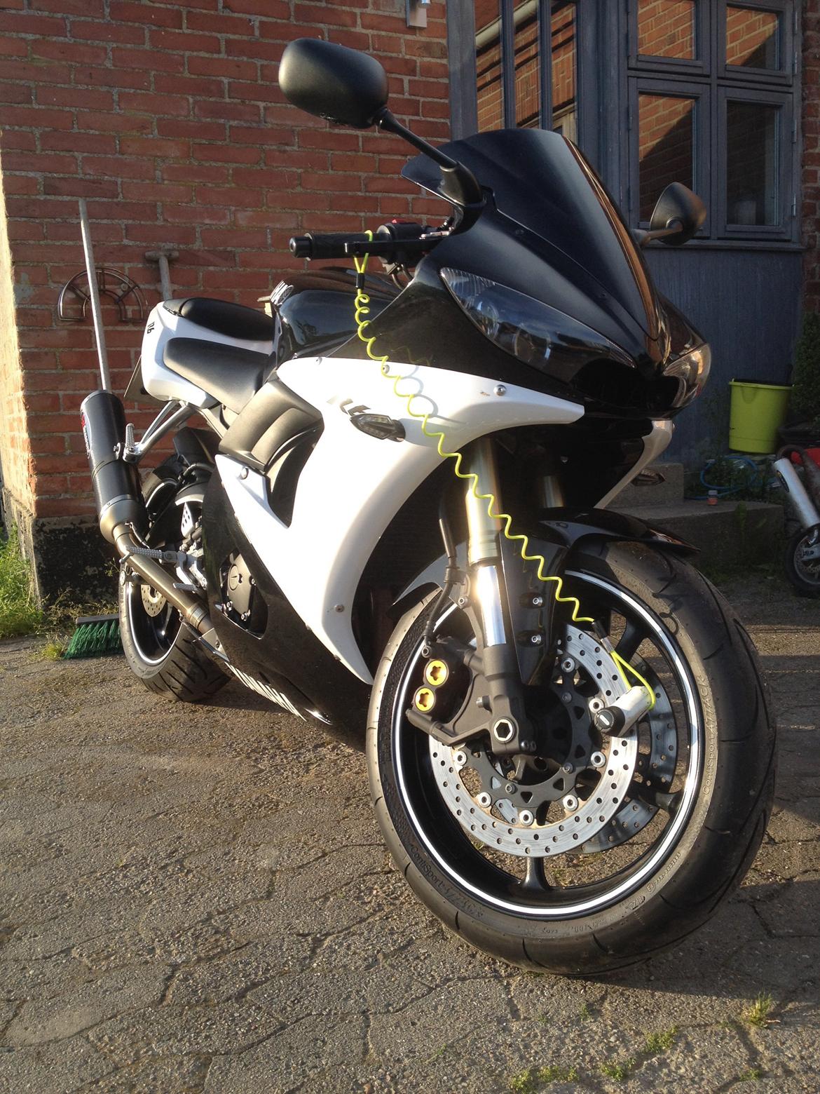Yamaha R6 Black'n'White solgt billede 3