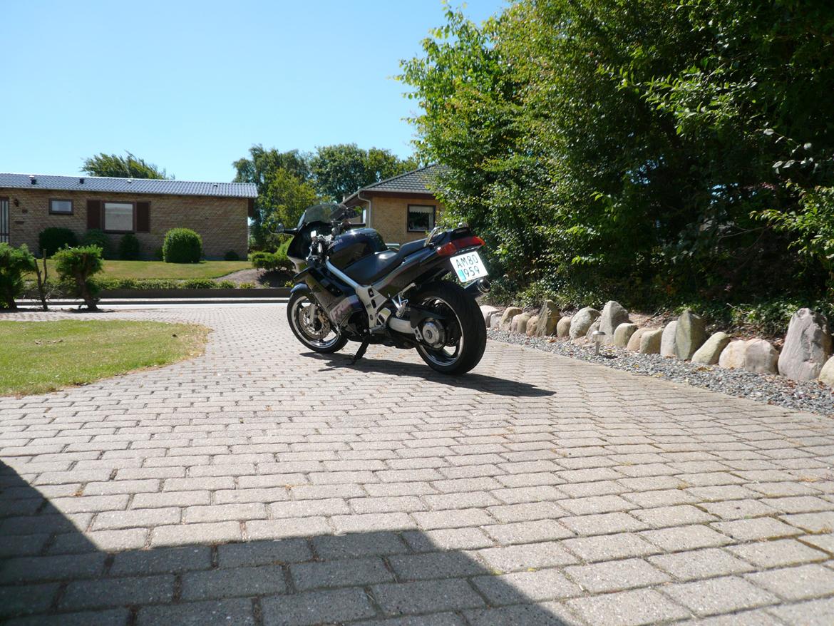 Honda VFR750F billede 2