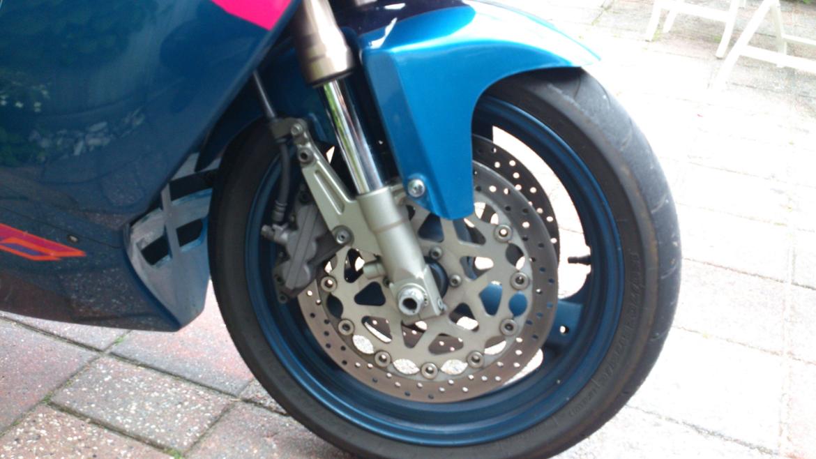 Yamaha YZF 750 R - upsidedown forgaffel og 6stemplede calibre billede 7