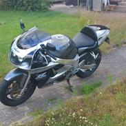 Suzuki gsxr 600 srad