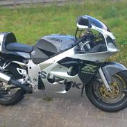 Suzuki gsxr 600 srad