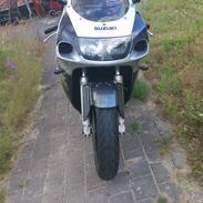 Suzuki gsxr 600 srad