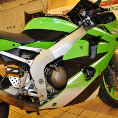Kawasaki zx6r