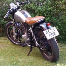 Suzuki gn 400 cafe racer