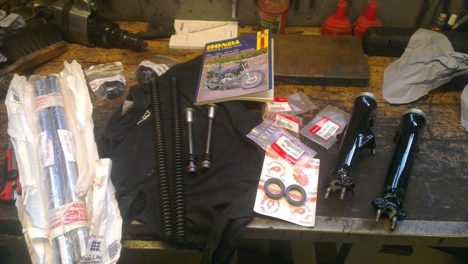 Honda CB400 F Super sport (efter) - Renovering af forgaffel billede 2