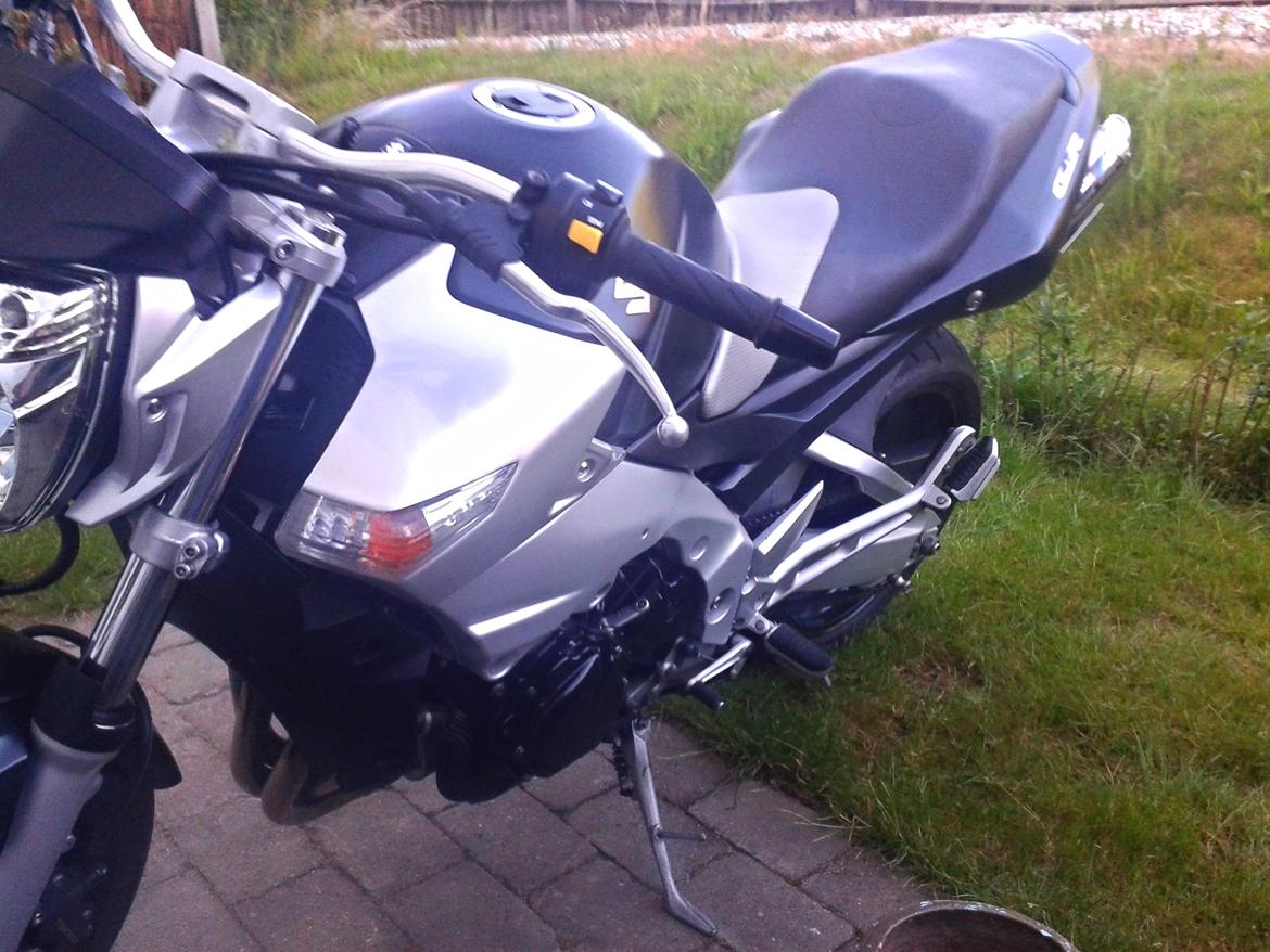 Suzuki GSR 600 billede 11