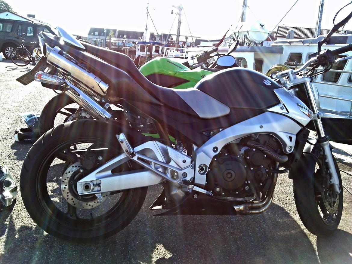 Suzuki GSR 600 billede 16