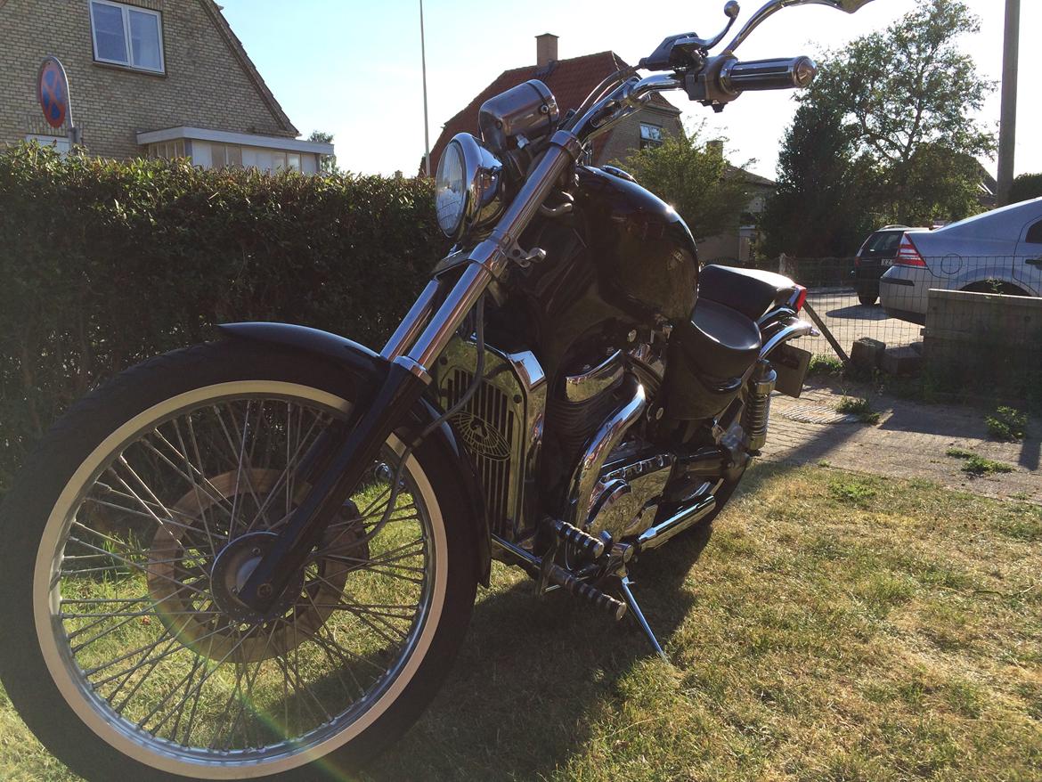 Suzuki Intruder VS 800 billede 10